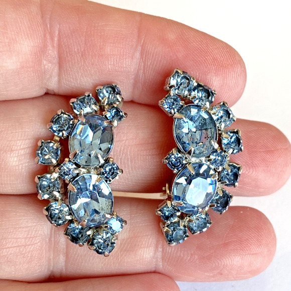 Vintage Mid Century Clip On Earrings Dramatic Silver & Light Blue Rhinestones - Picture 3 of 8